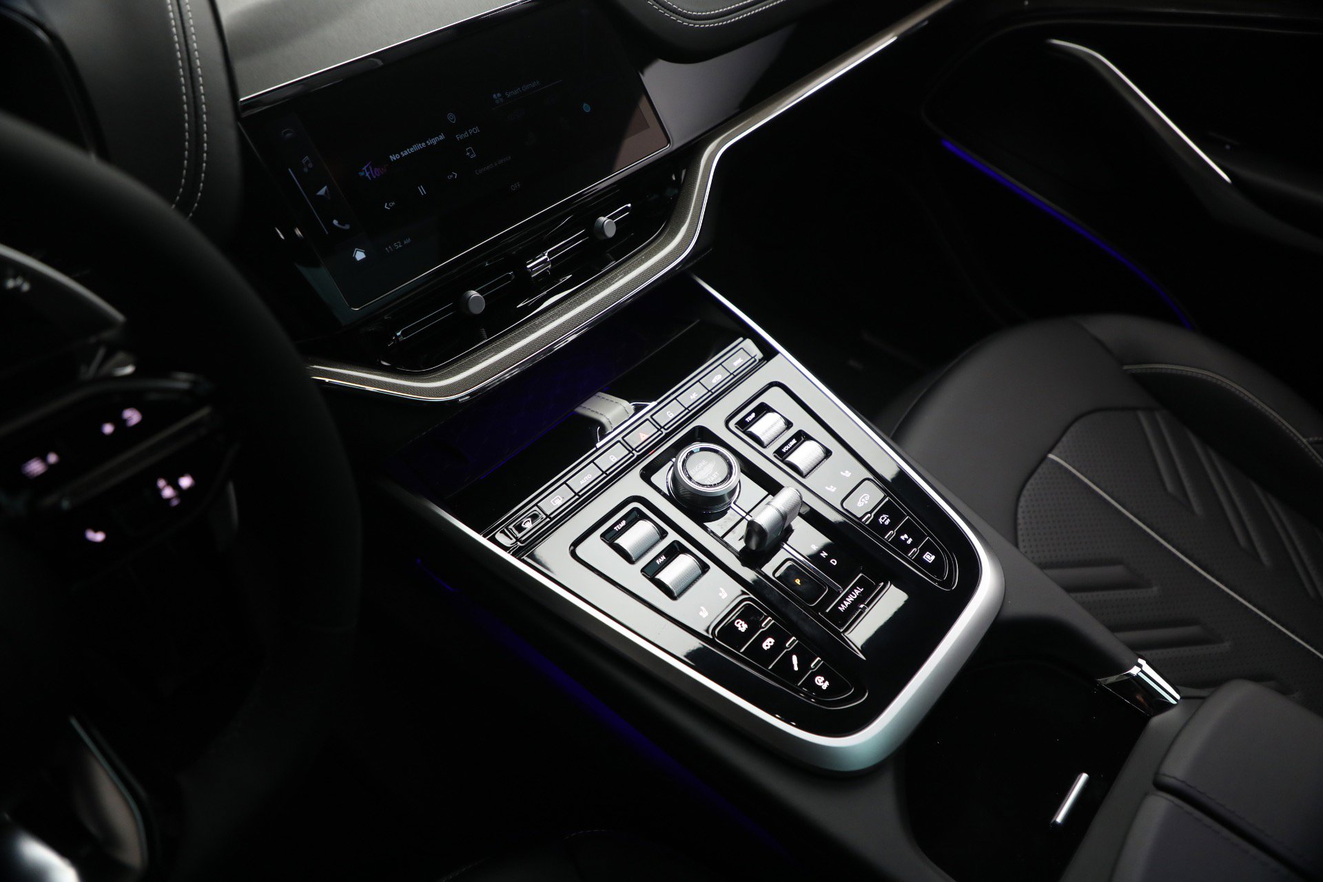 New 2026 Aston Martin DBX S image 33