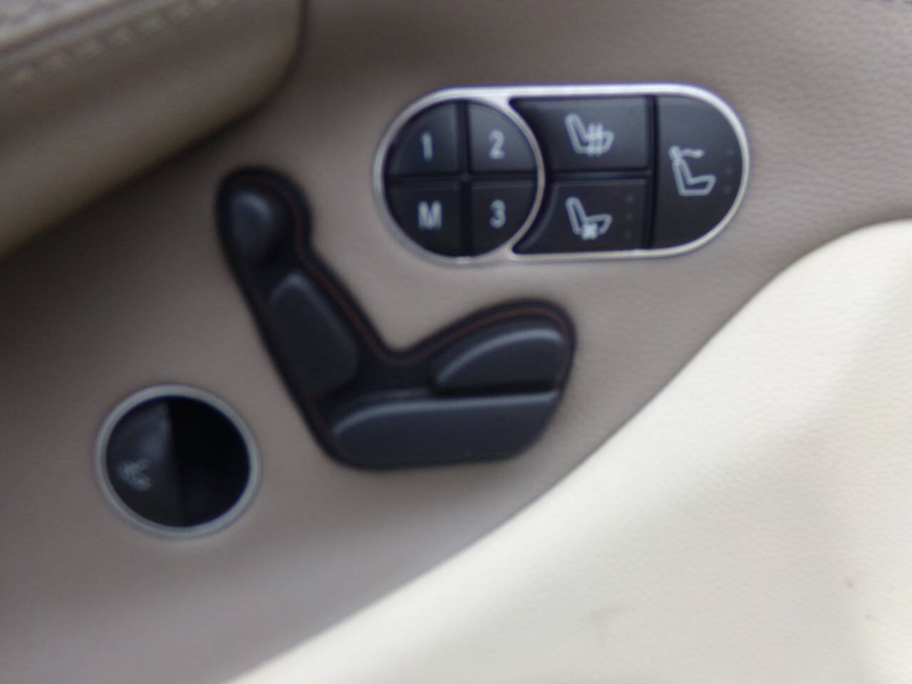 Used 2009 Mercedes-Benz SL 550 image 44
