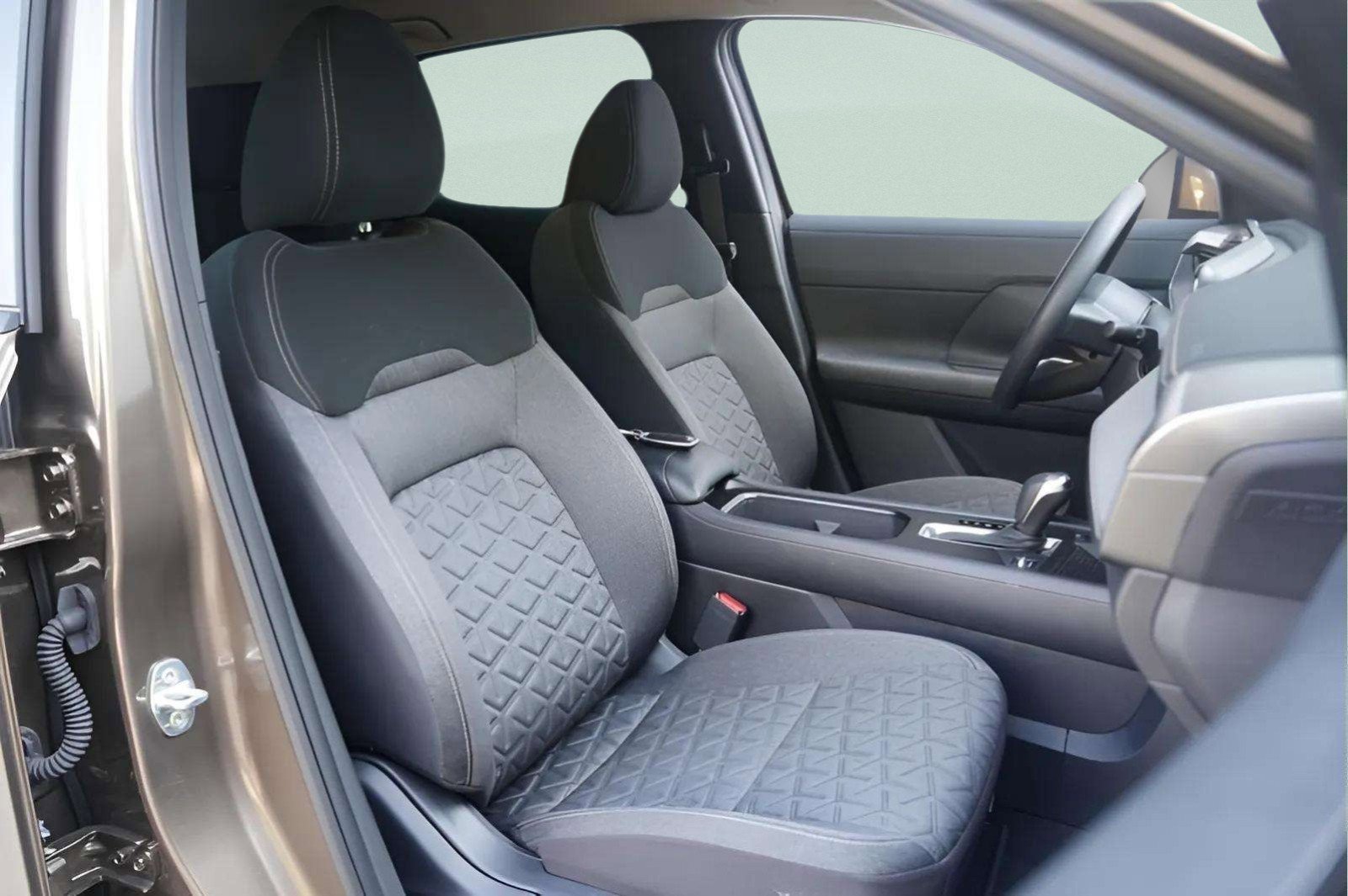 Used 2025 Nissan Kicks SV image 37