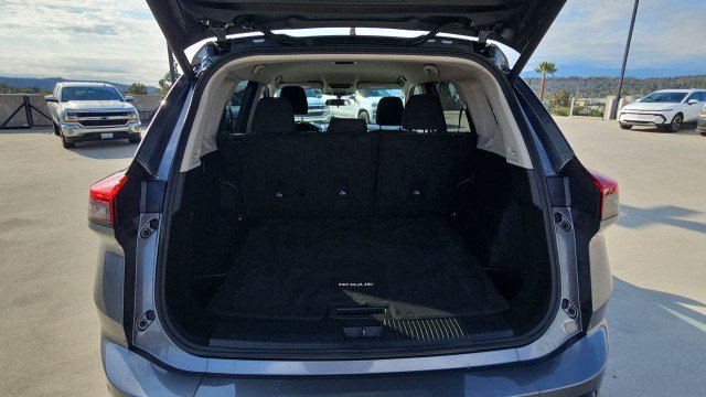 Used 2026 Nissan Rogue SV FWD image 25