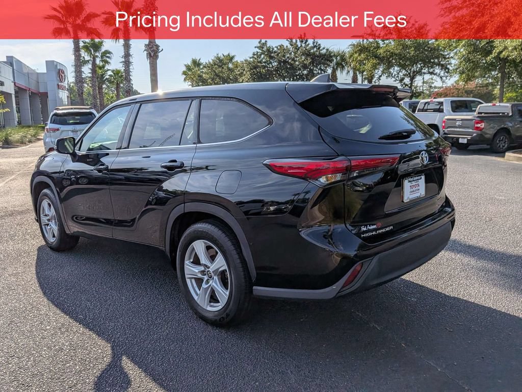 Used 2022 Toyota Highlander LE FWD image 7