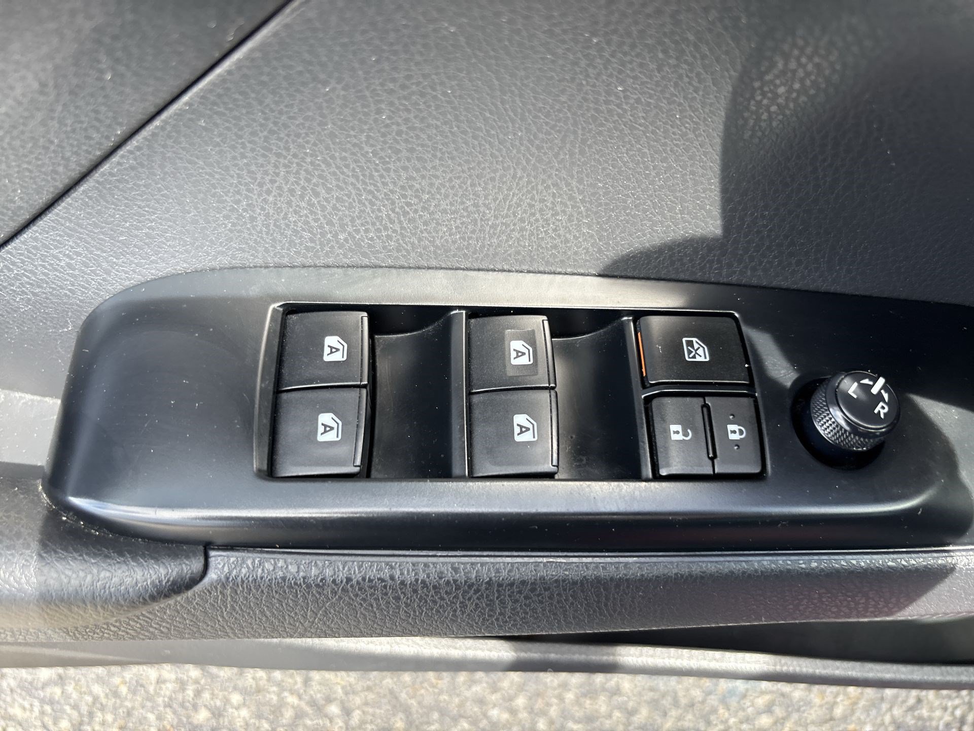 Used 2018 Toyota Camry SE FWD image 15