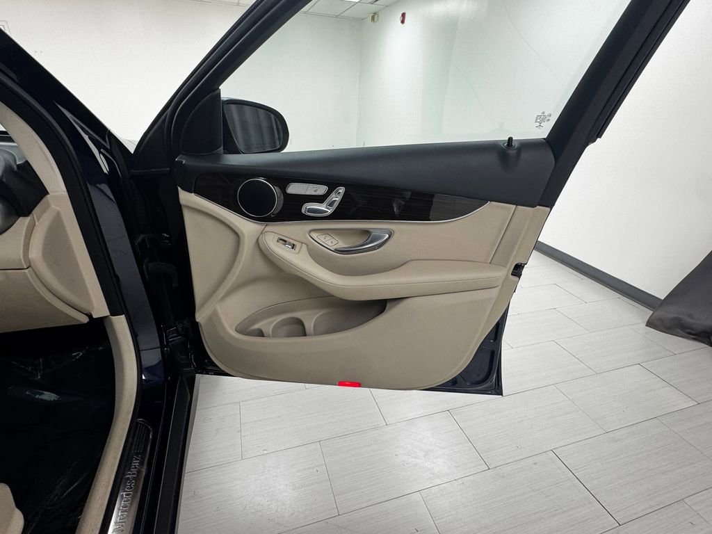 Used 2018 Mercedes-Benz GLC 300 4MATIC image 13