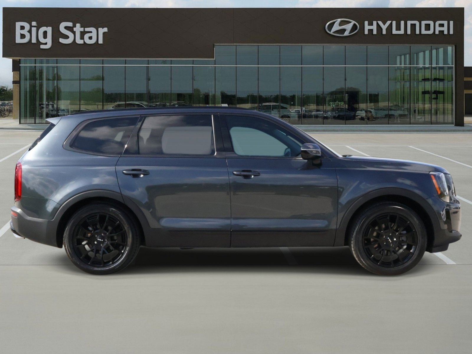 Used 2022 Kia Telluride SX w/ Nightfall Edition Package image 5