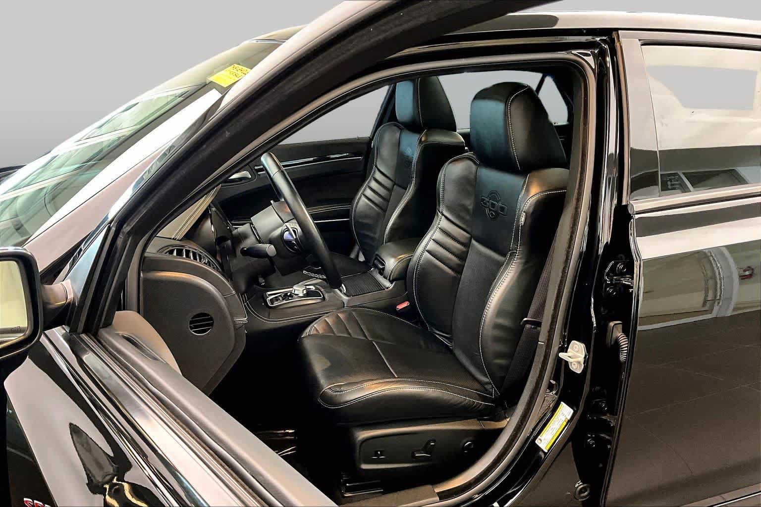 Used 2023 Chrysler 300 C RWD image 8