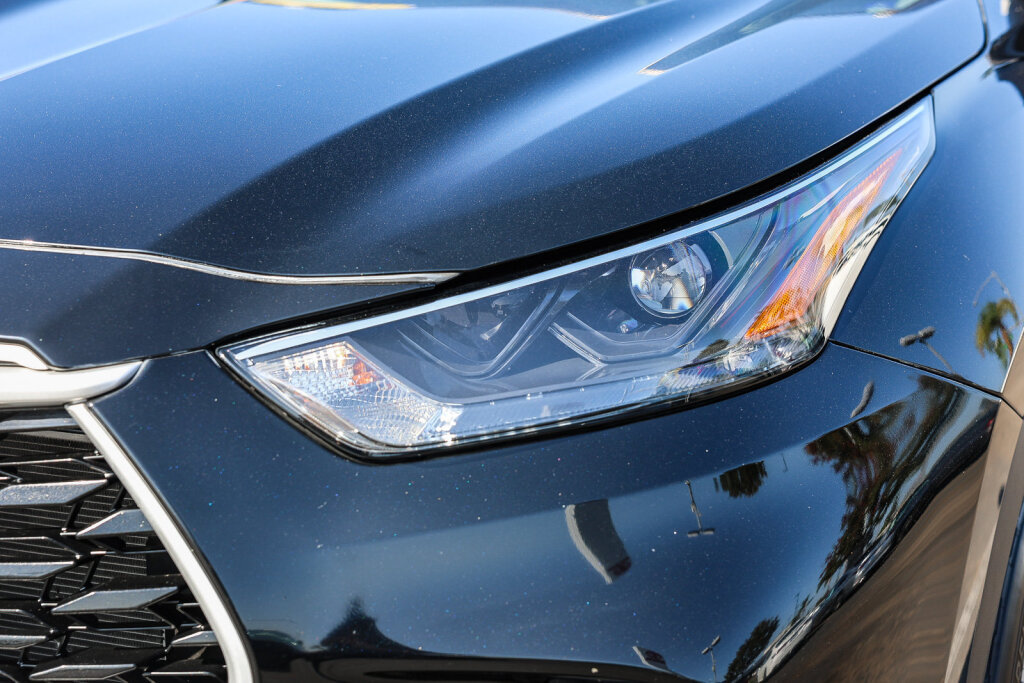 Used 2024 Toyota Highlander XLE FWD image 24