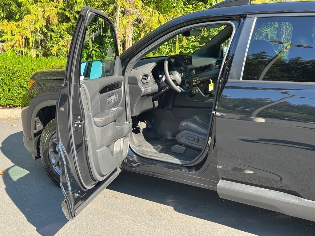 Used 2026 Honda Pilot TrailSport image 8