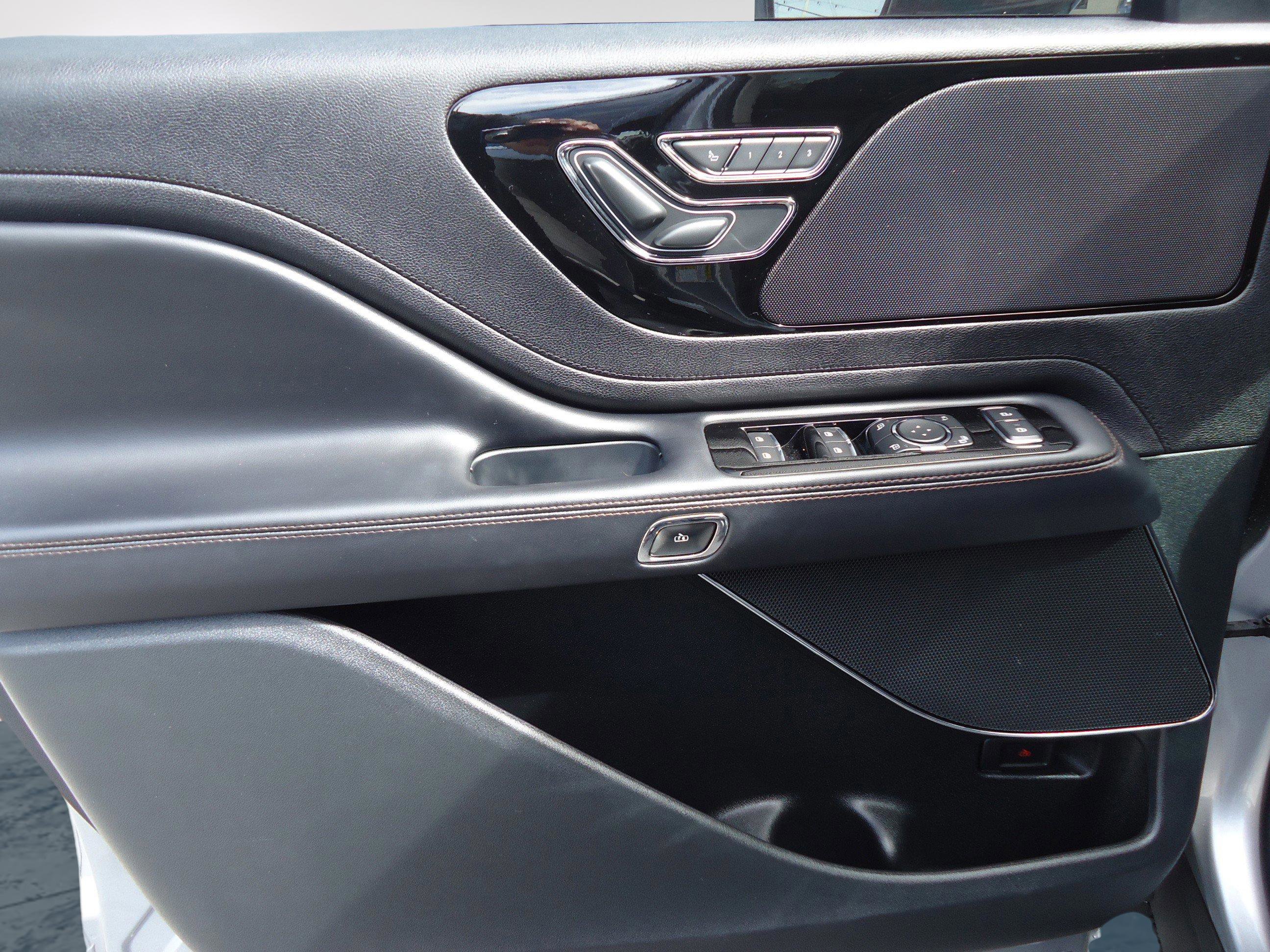 Used 2022 Lincoln Aviator AWD w/ Premium Package image 22