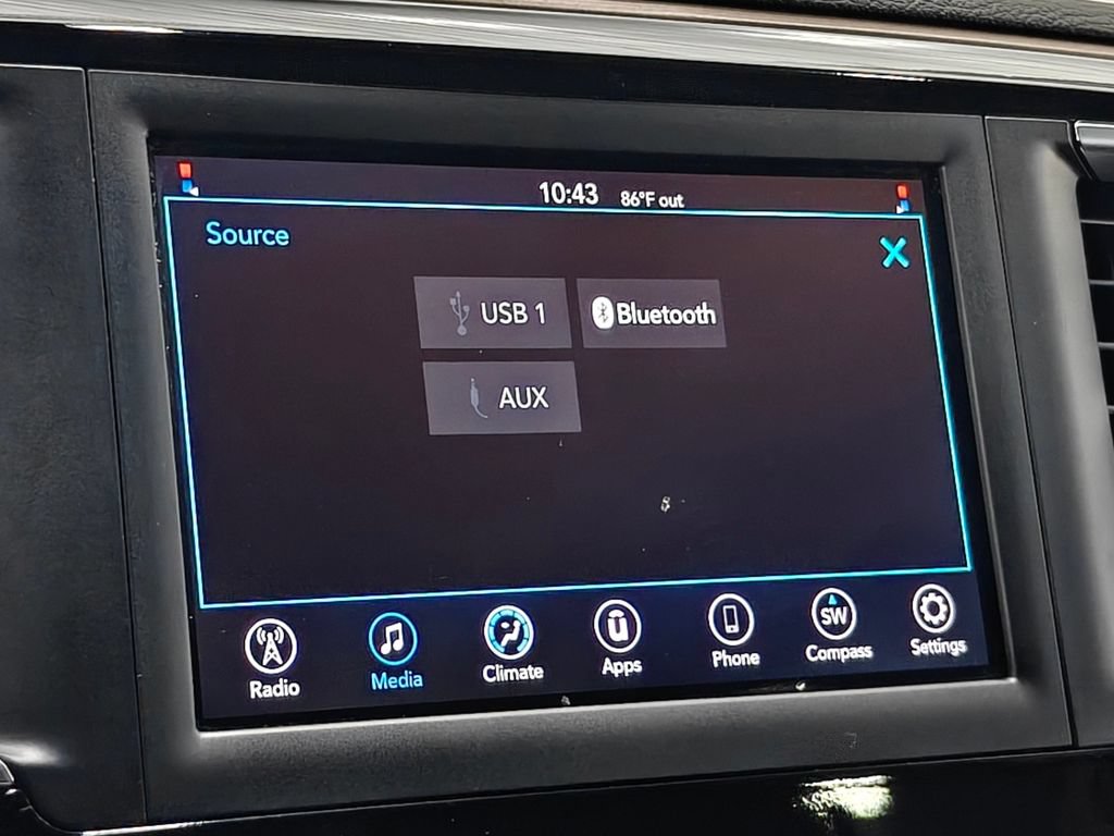 Used 2020 Chrysler Voyager L FWD image 31
