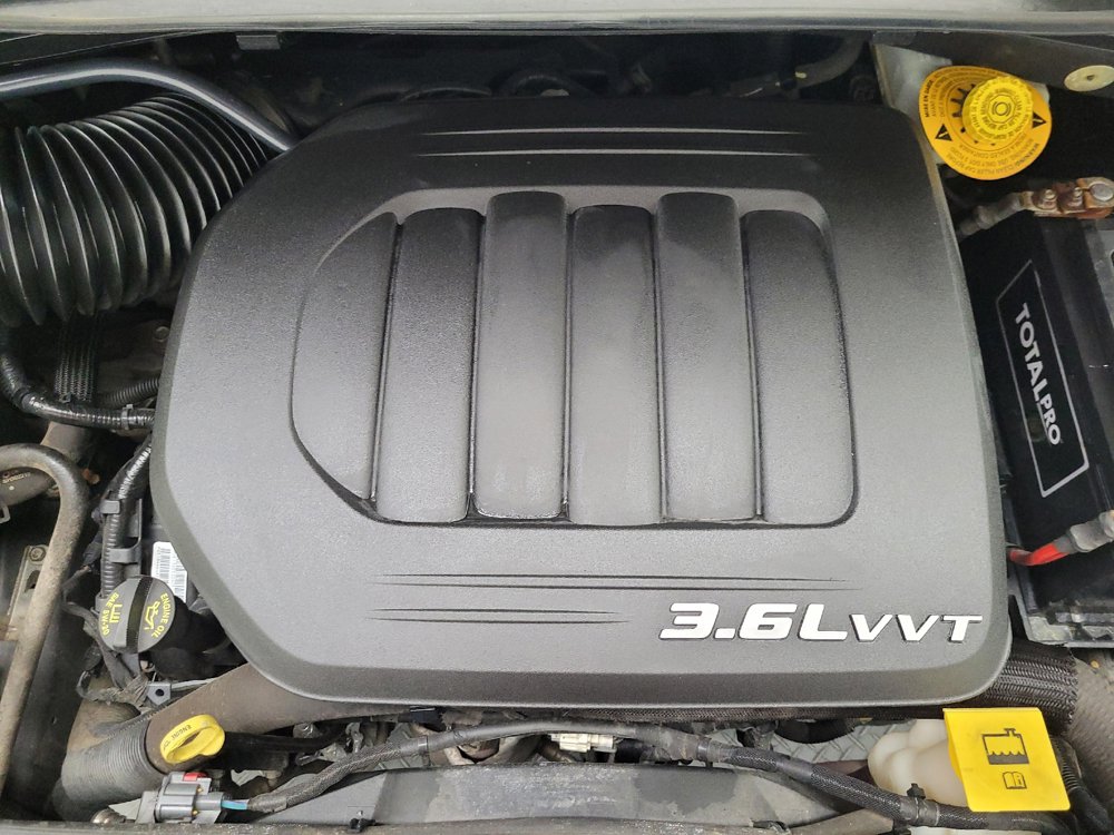 Used 2016 Chrysler Town & Country Touring FWD image 30