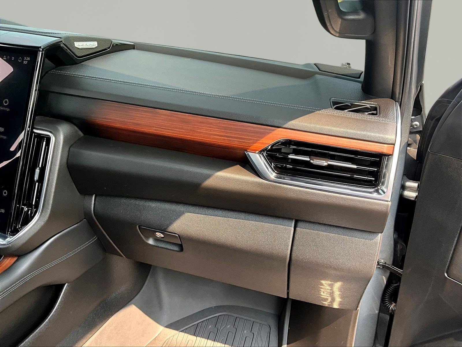 Used 2026 GMC Yukon Denali w/ Sun & Power Step Package AWD/4WD image 26