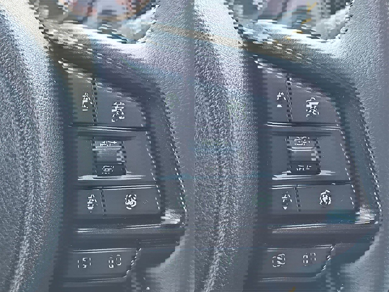 Certified 2025 Subaru Crosstrek 2.5i Sport w/ Crosstrek Mirror Package image 18