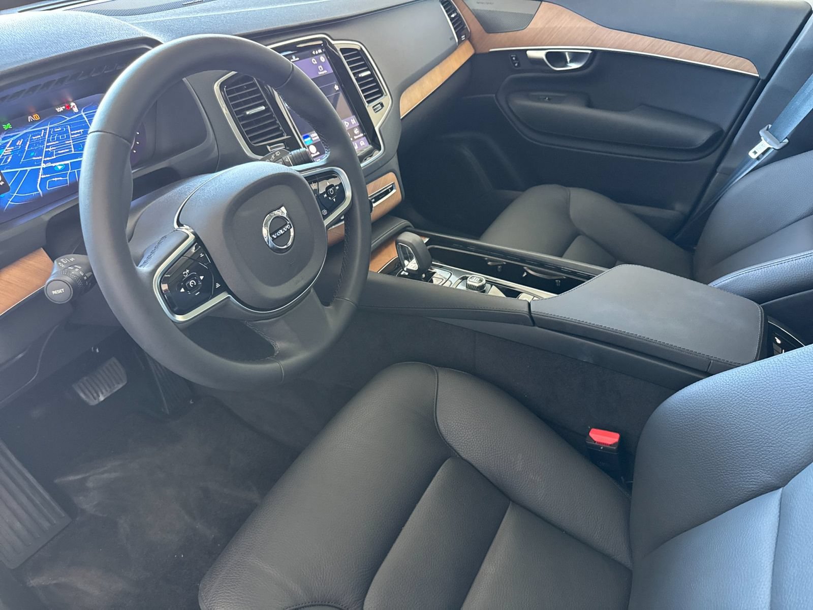 Certified 2024 Volvo XC90 T8 Plus AWD/4WD image 16