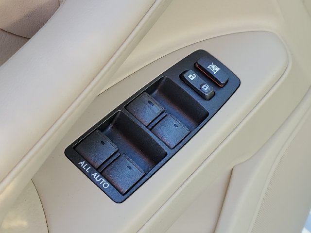 Used 2011 Lexus LX 570 4WD image 10