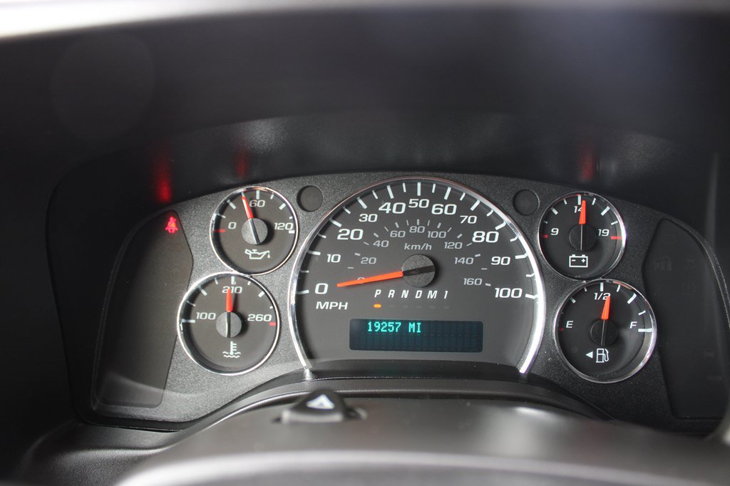 Used 2025 Chevrolet Express 2500 w/ Driver Convenience Package RWD image 29