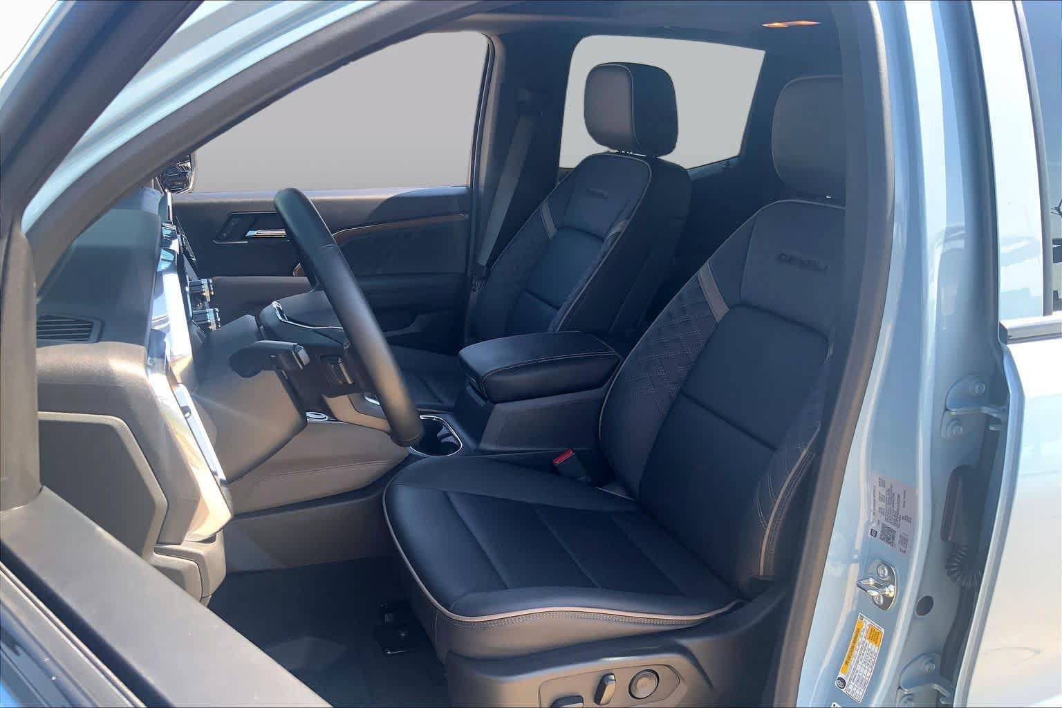 Certified 2025 GMC Canyon Denali AWD/4WD image 8