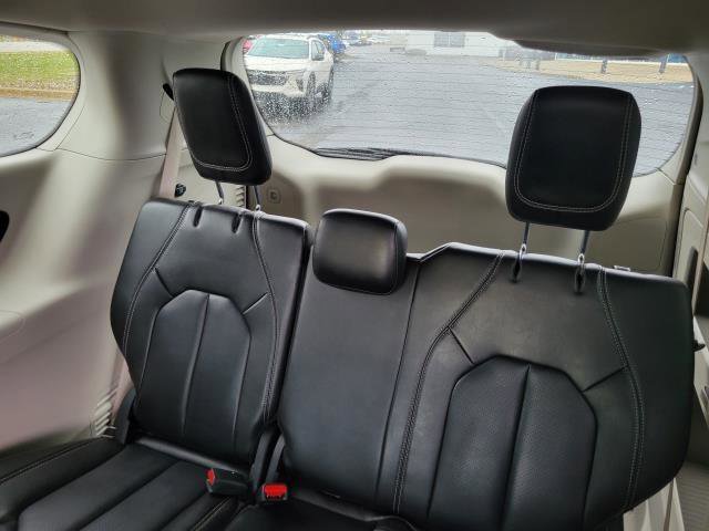 Used 2023 Chrysler Pacifica Touring-L image 24