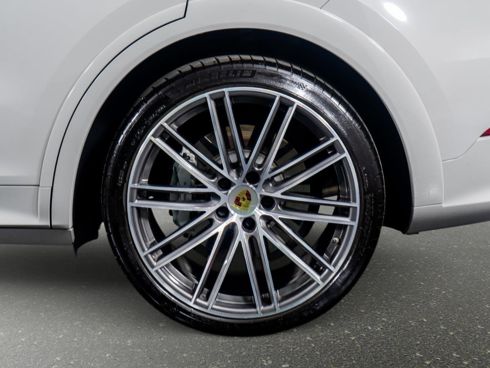 Used 2022 Porsche Cayenne Turbo image 18