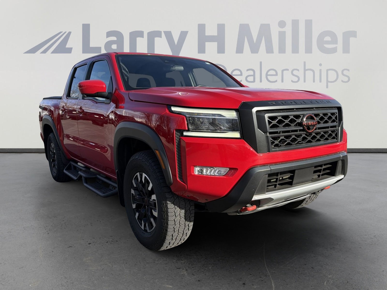 Used 2023 Nissan Frontier PRO-4X w/ Pro Convenience Package image 2