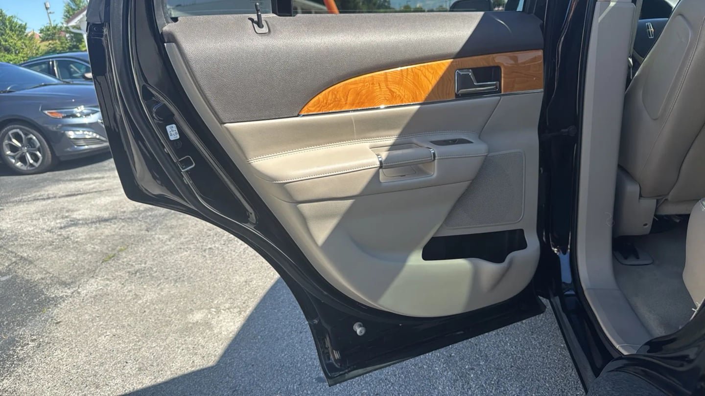 Used 2012 Lincoln MKX FWD w/ Wood Pkg image 22