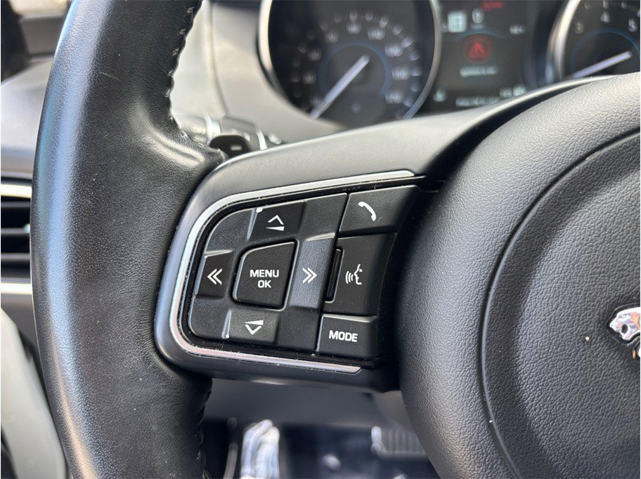 Used 2019 Jaguar F-PACE Premium AWD/4WD image 30