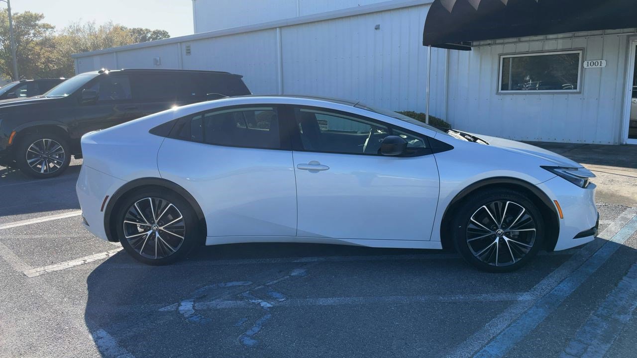 Used 2024 Toyota Prius XLE image 3