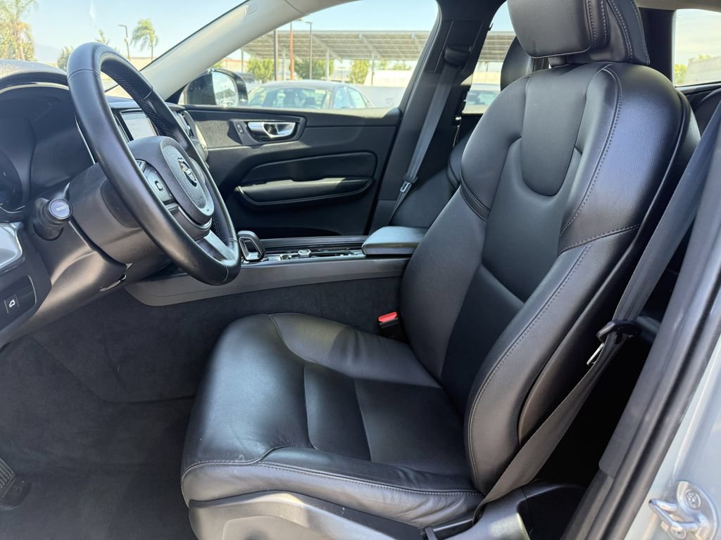 Used 2025 Volvo XC60 B5 Core AWD/4WD image 11