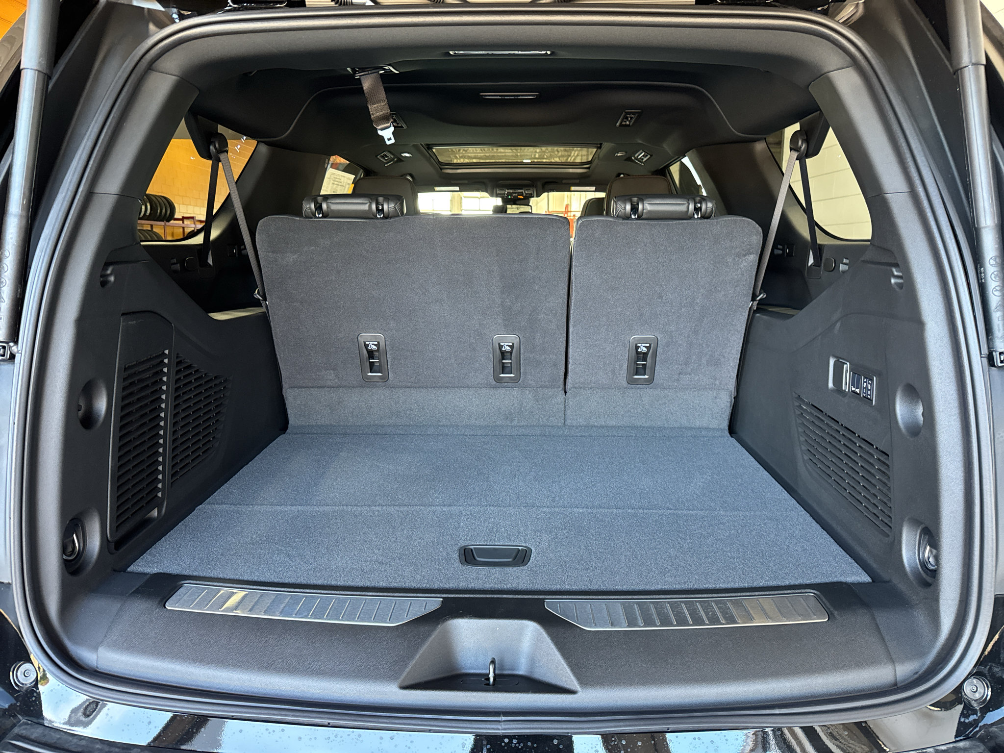 New 2026 Chevrolet Suburban RST w/ RST Capability Package AWD/4WD image 21