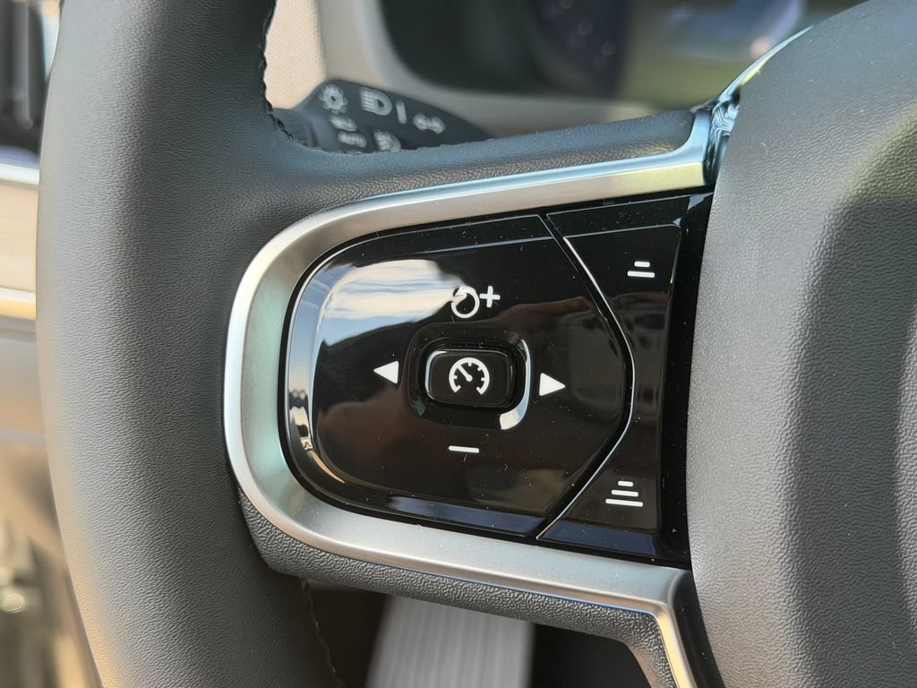 New 2027 Volvo XC90 B6 Plus AWD/4WD image 19