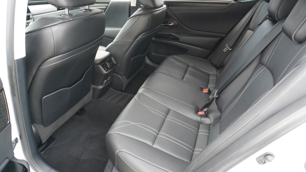 Certified 2022 Lexus ES 350 Ultra Luxury w/ Accessory Package 2 FWD image 32