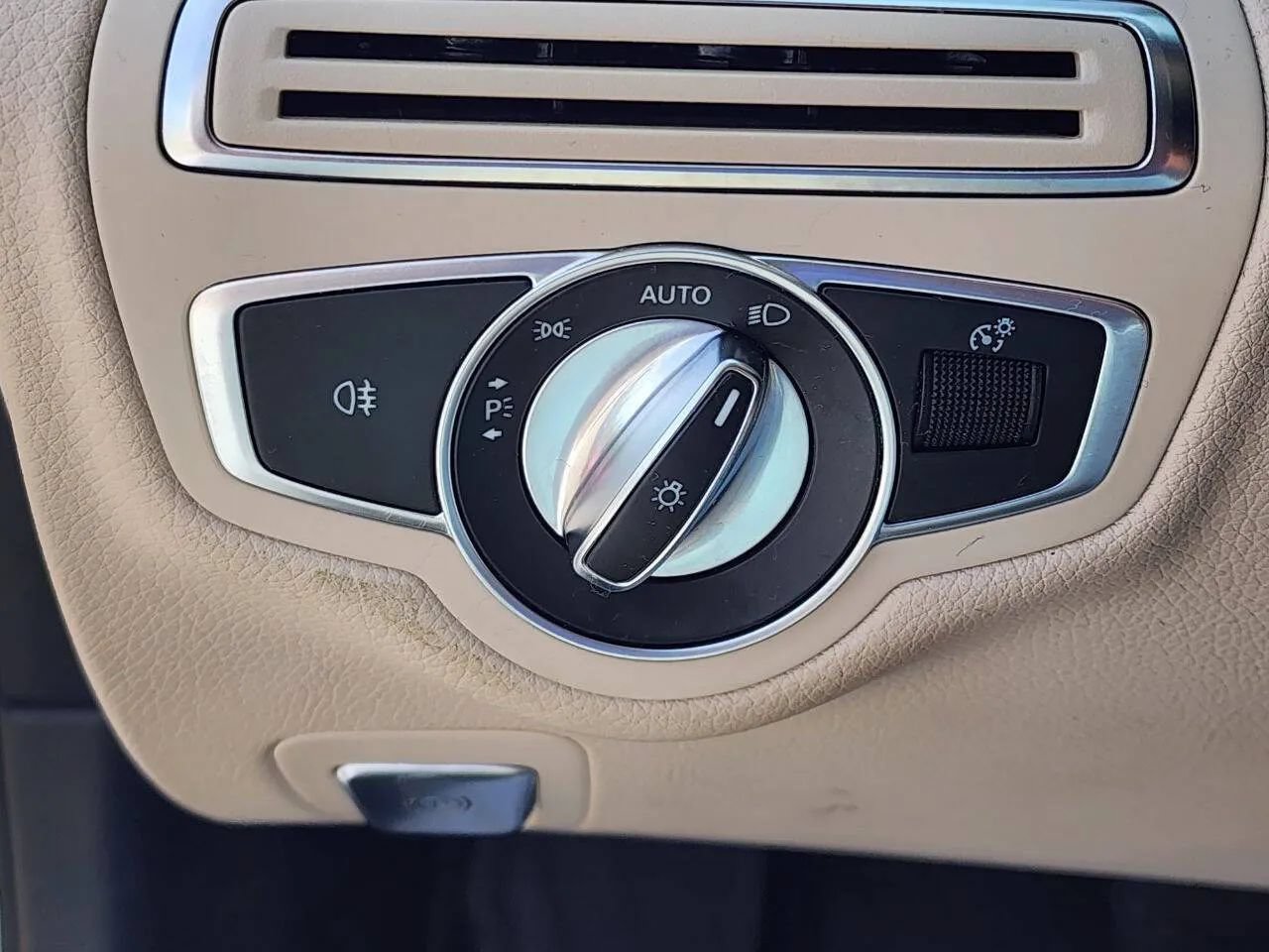 Used 2017 Mercedes-Benz C 300 4MATIC Sedan image 18