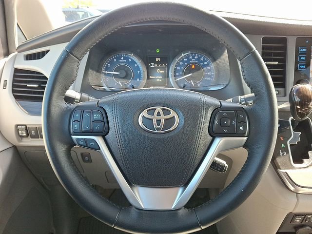 Used 2017 Toyota Sienna XLE w/ XLE Navigation Package AWD/4WD image 21