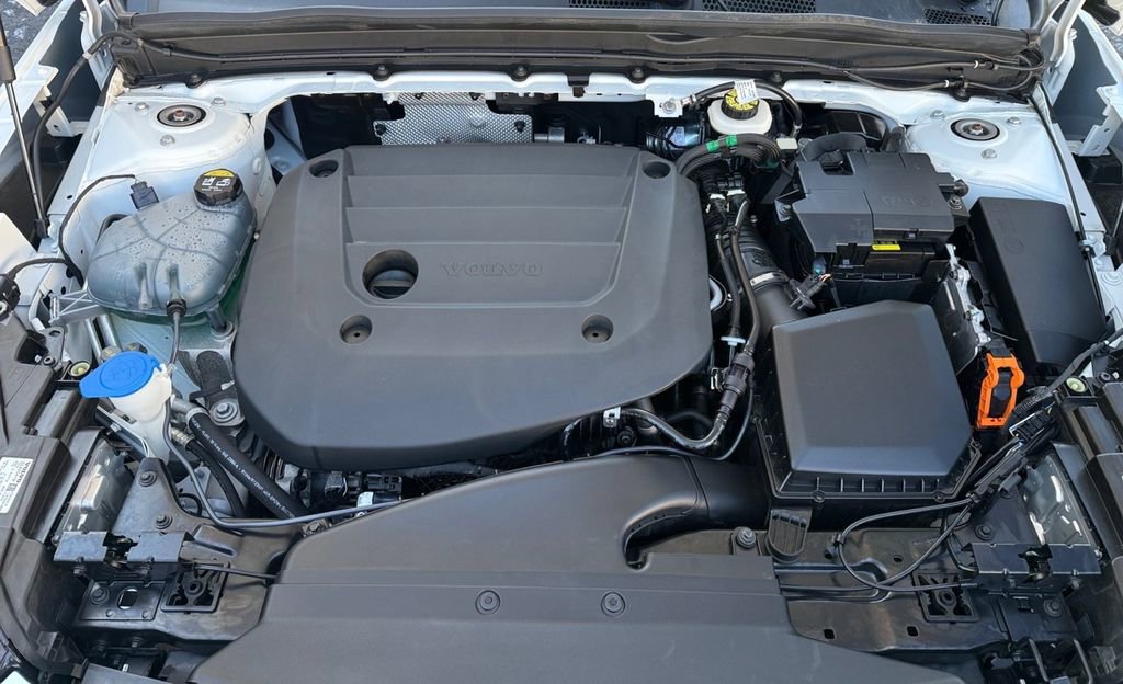 Used 2025 Volvo XC40 B5 Core image 29