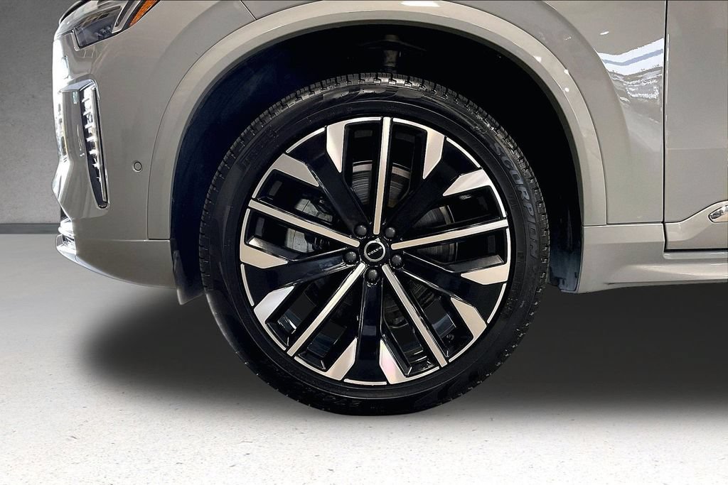 Certified 2025 Volvo XC90 B5 Ultra AWD/4WD image 36