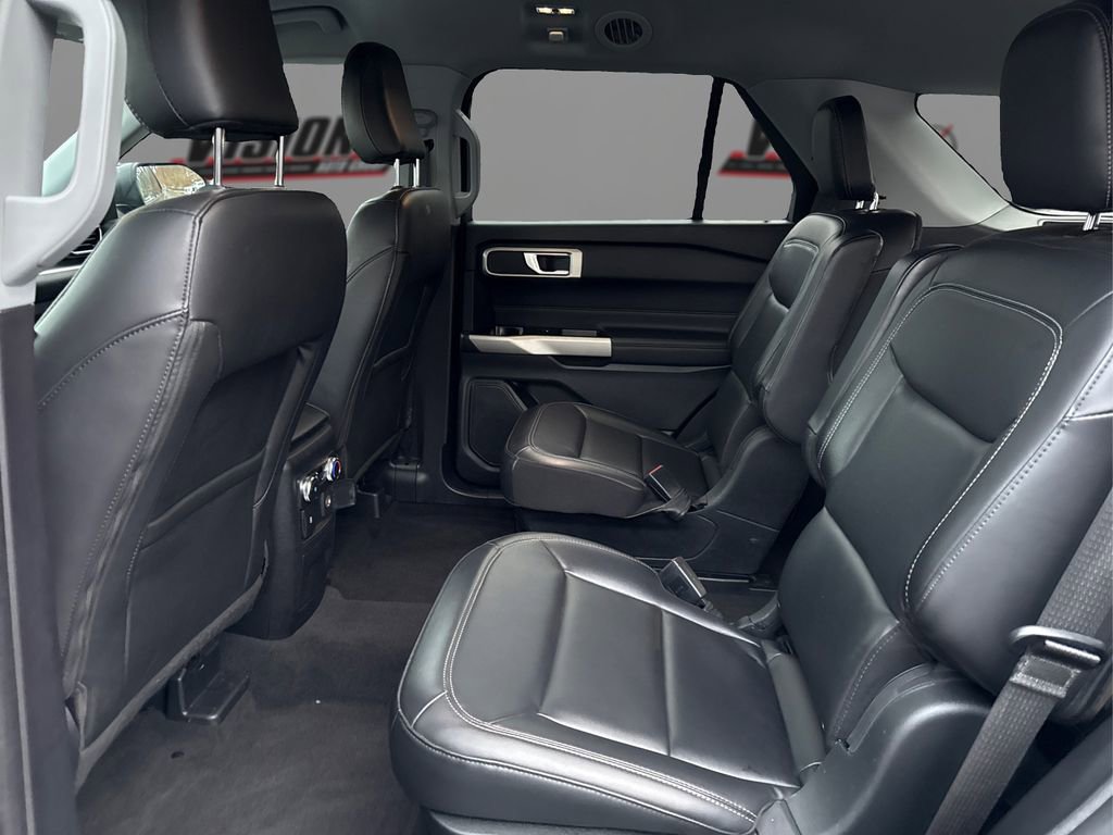 Used 2022 Ford Explorer XLT w/ Equipment Group 202A image 10