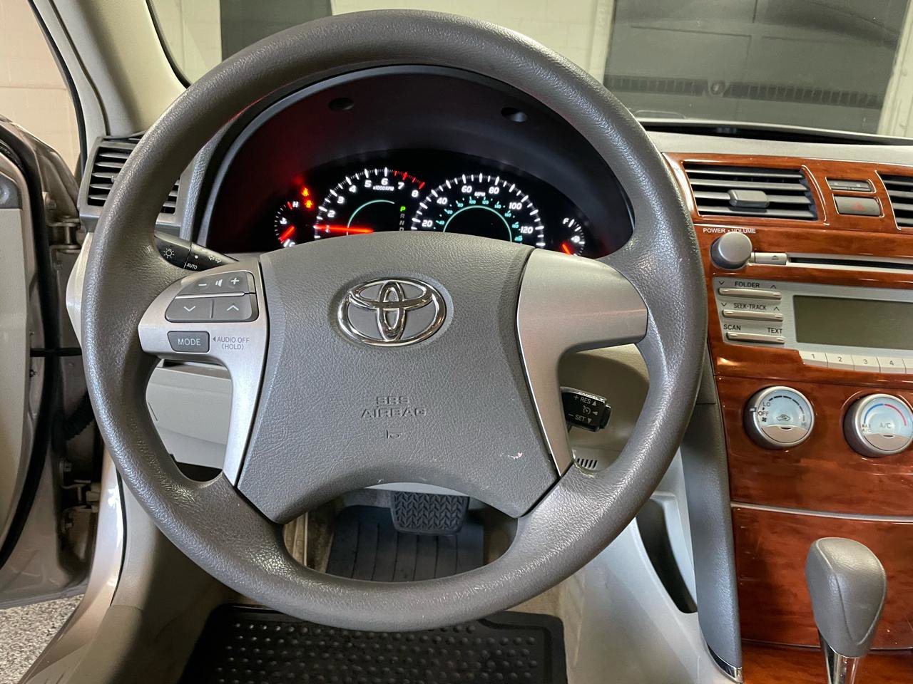 Used 2009 Toyota Camry LE FWD image 16