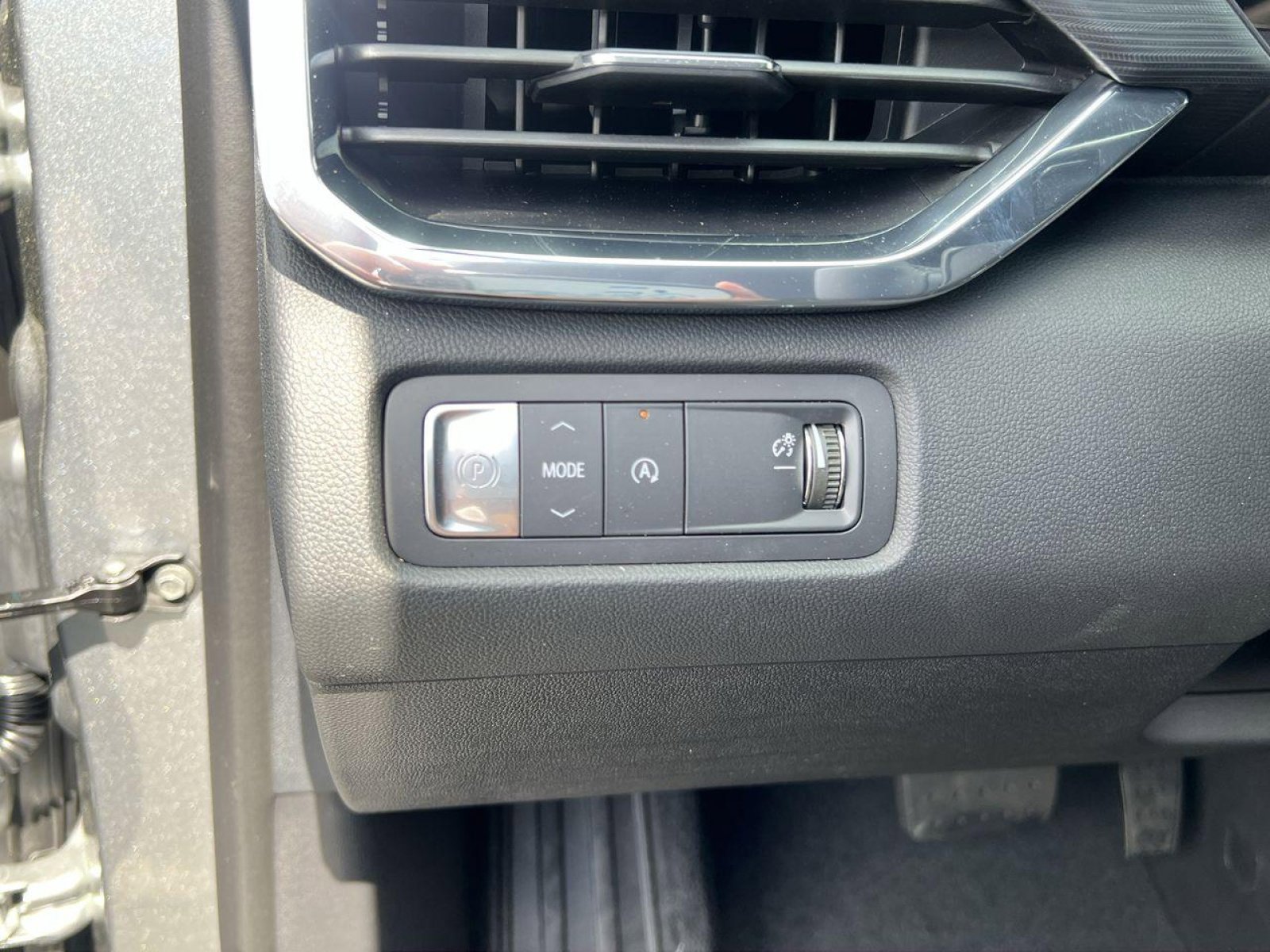 New 2025 GMC Acadia Elevation image 29