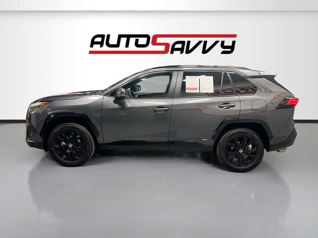 Used 2024 Toyota RAV4 SE w/ Convenience Package image 4
