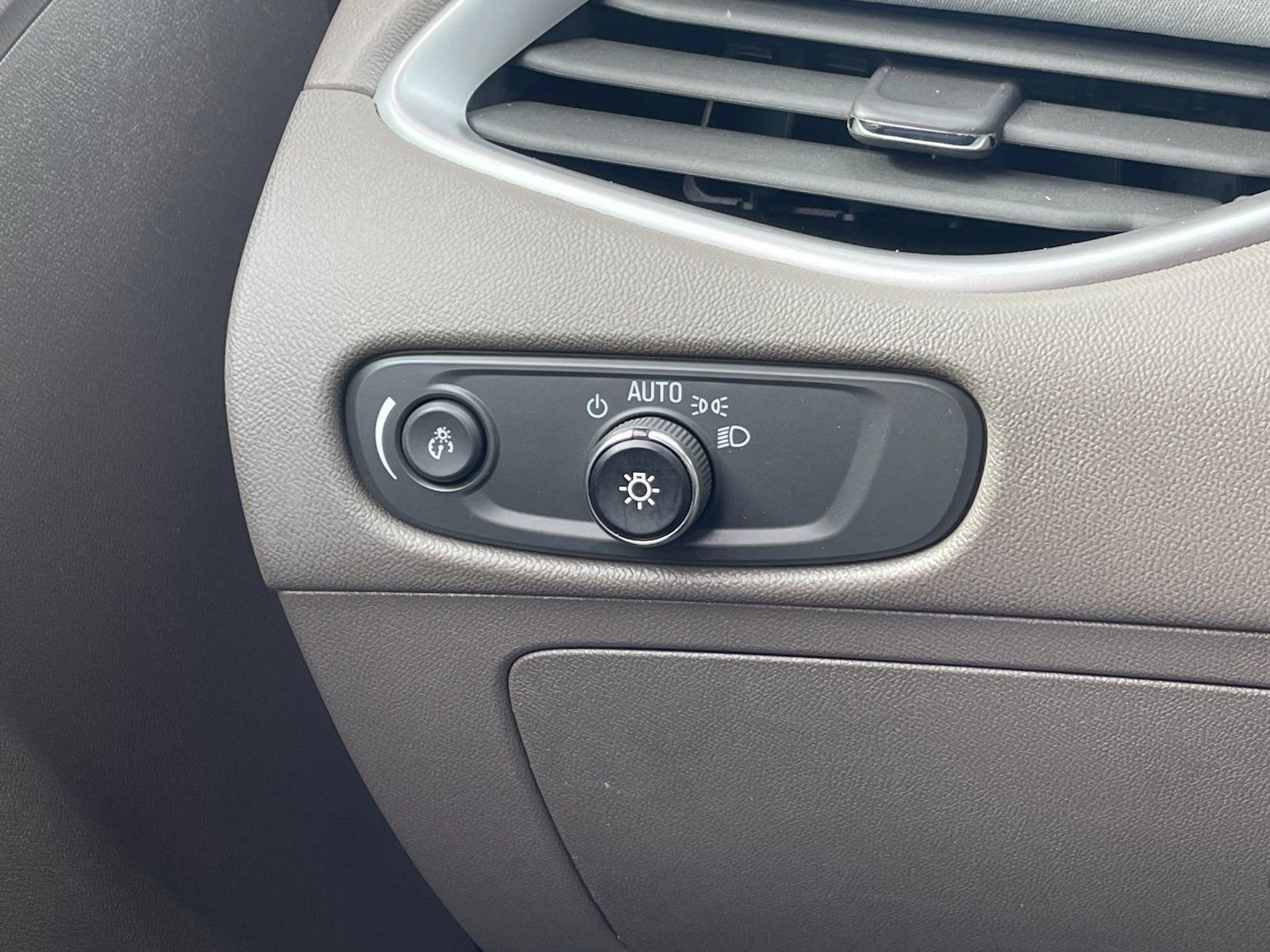 Used 2025 Chevrolet Malibu LT image 29