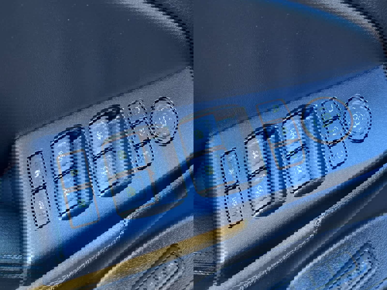 Used 2017 GMC Yukon XL Denali image 13