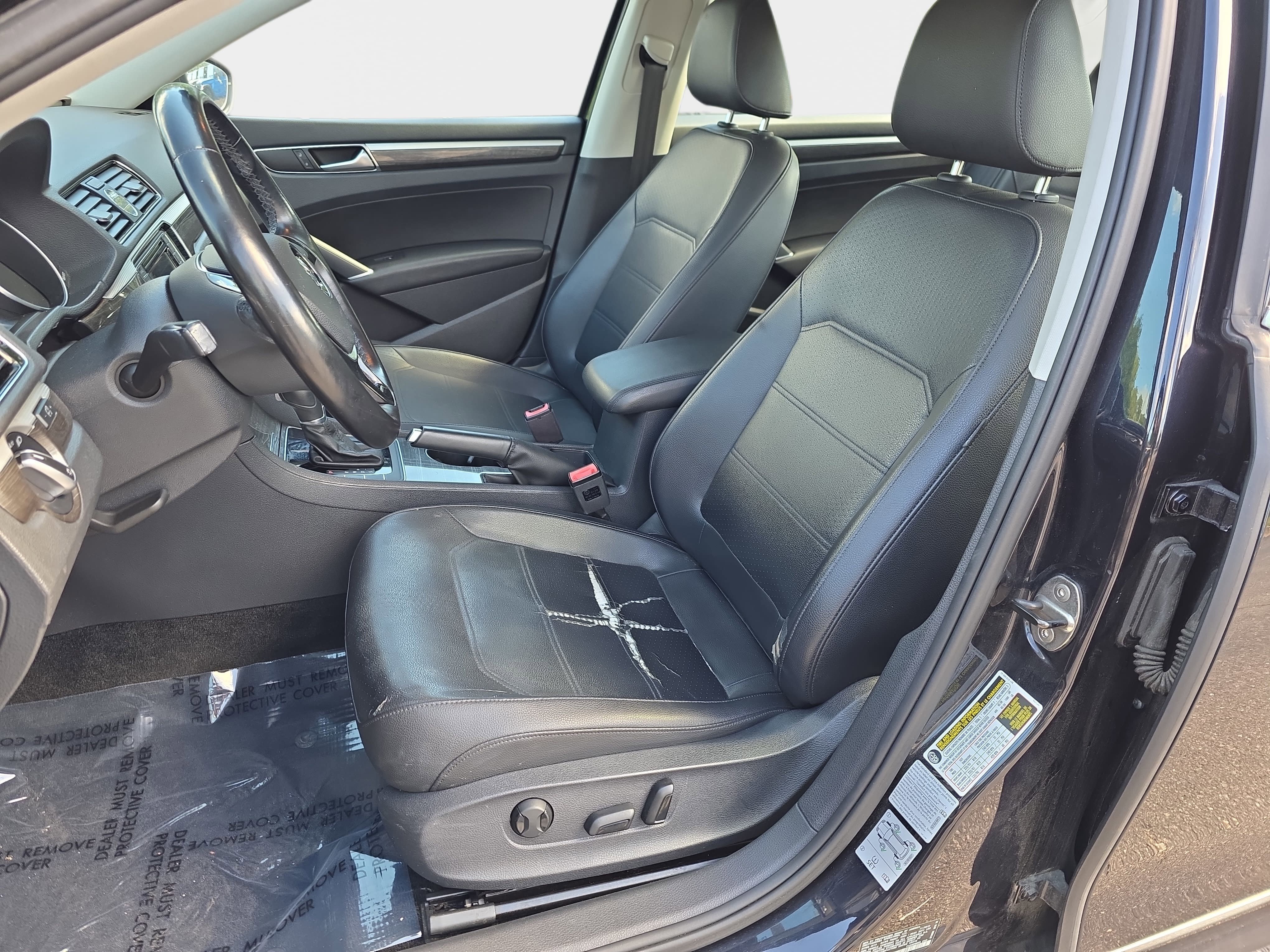 Used 2017 Volkswagen Passat 1.8T SE FWD image 12