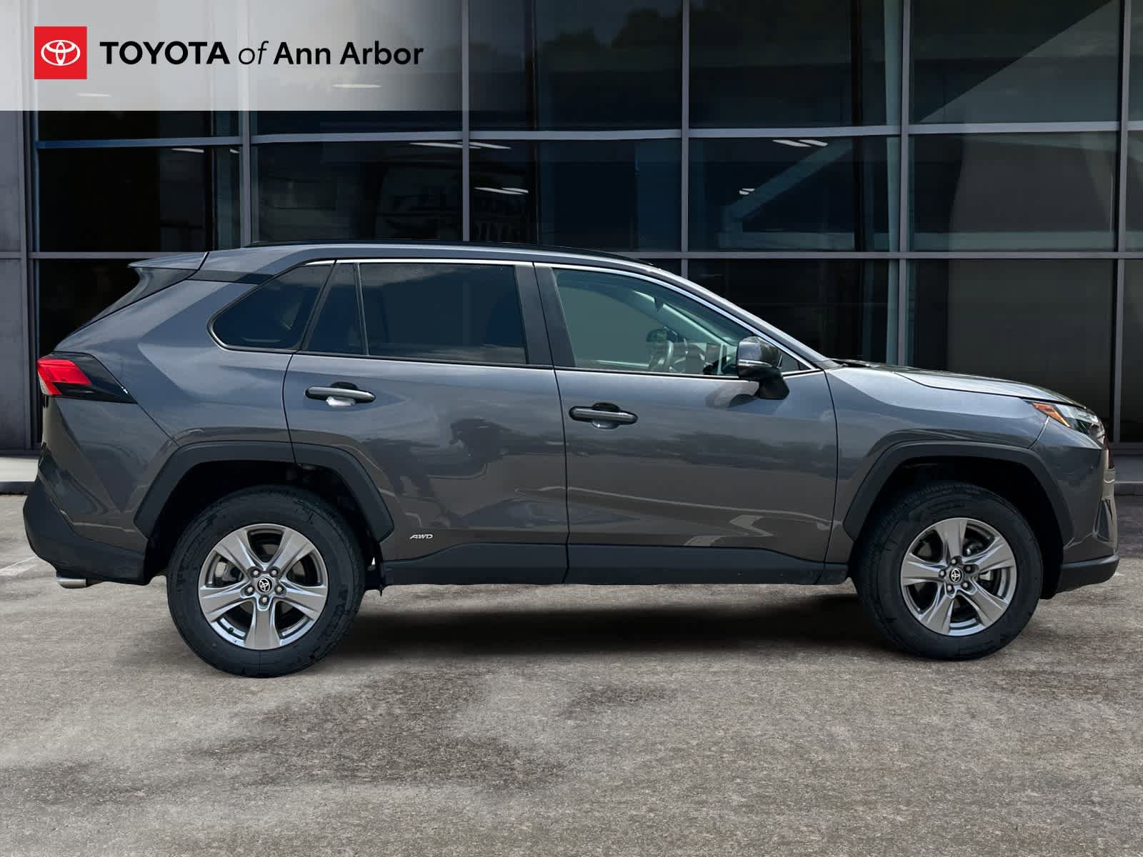 Used 2025 Toyota RAV4 XLE AWD/4WD image 5