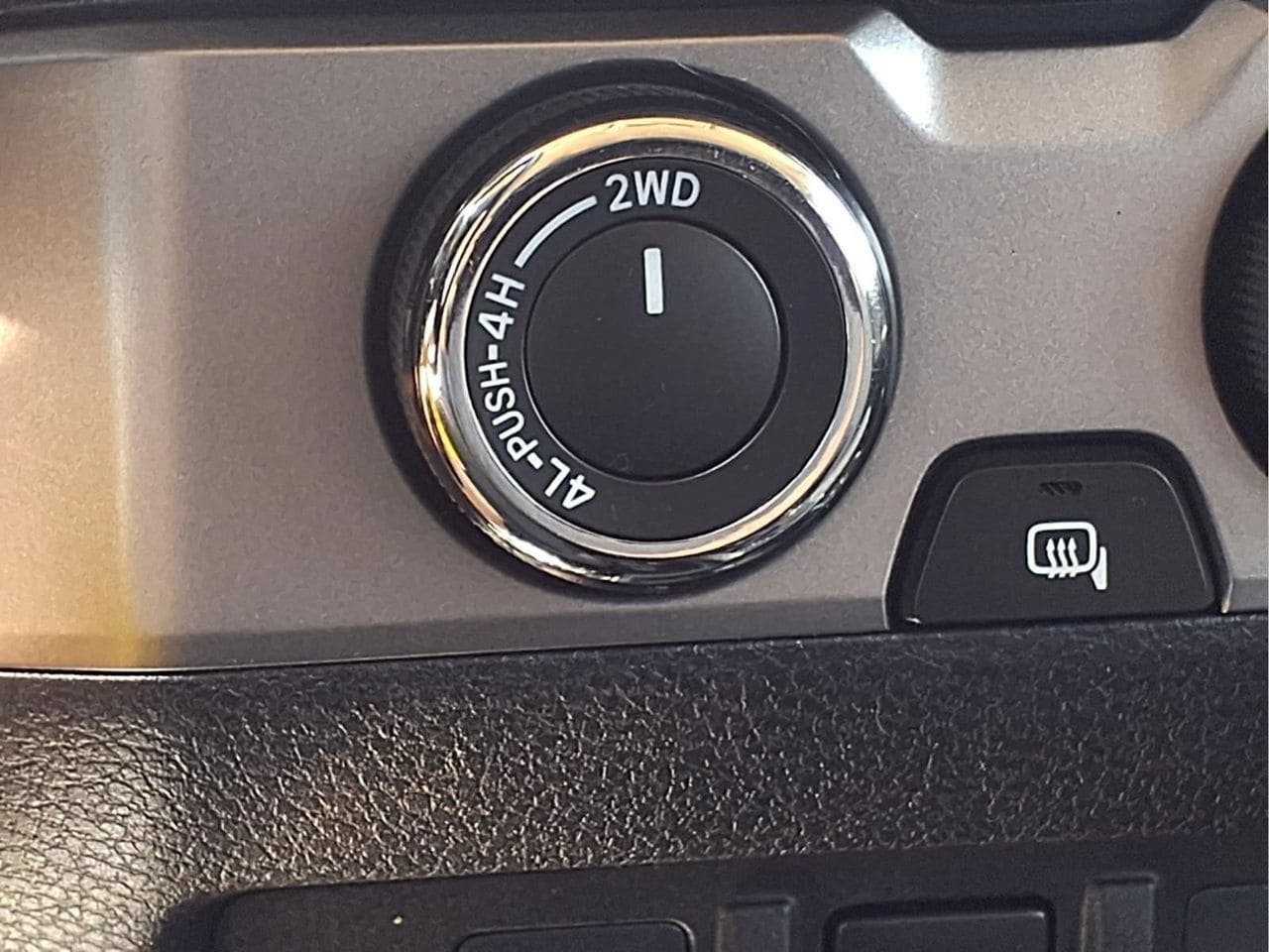Certified 2019 Toyota Tacoma SR5 AWD/4WD image 16