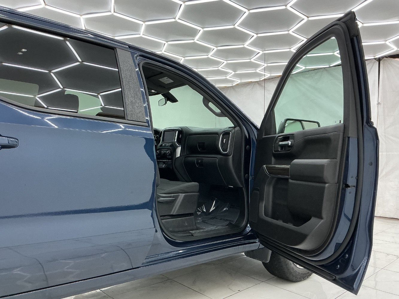 Used 2022 Chevrolet Silverado 1500 LT AWD/4WD image 17