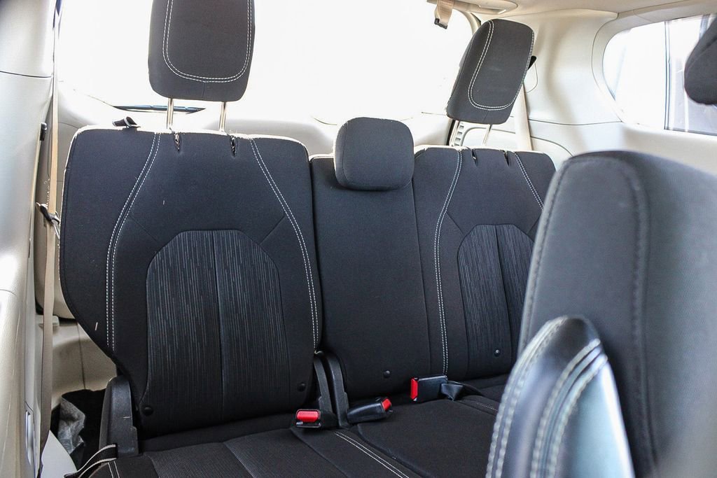 Used 2021 Chrysler Voyager L image 20