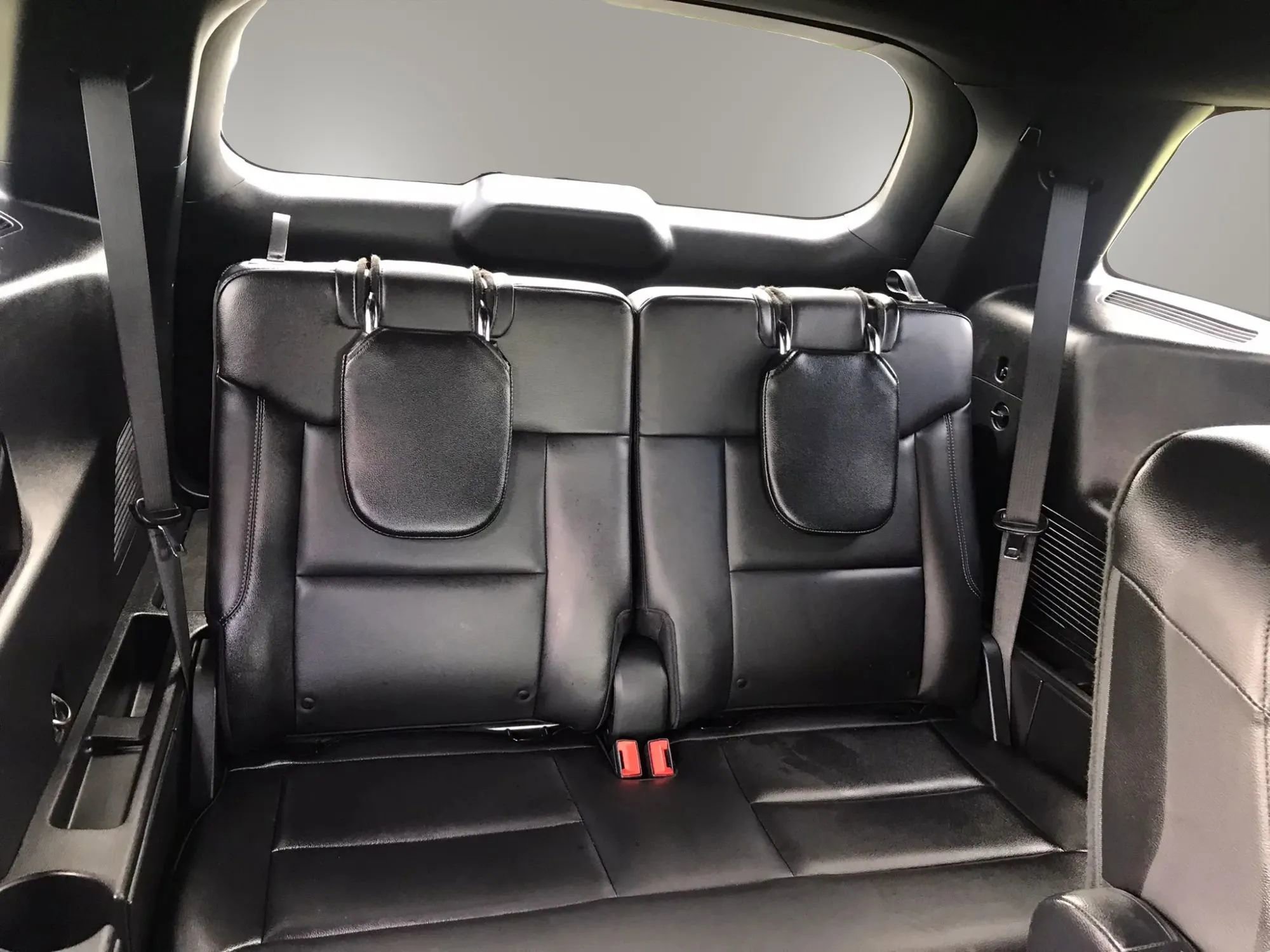 Used 2020 Ford Explorer XLT w/ Equipment Group 202A AWD/4WD image 4