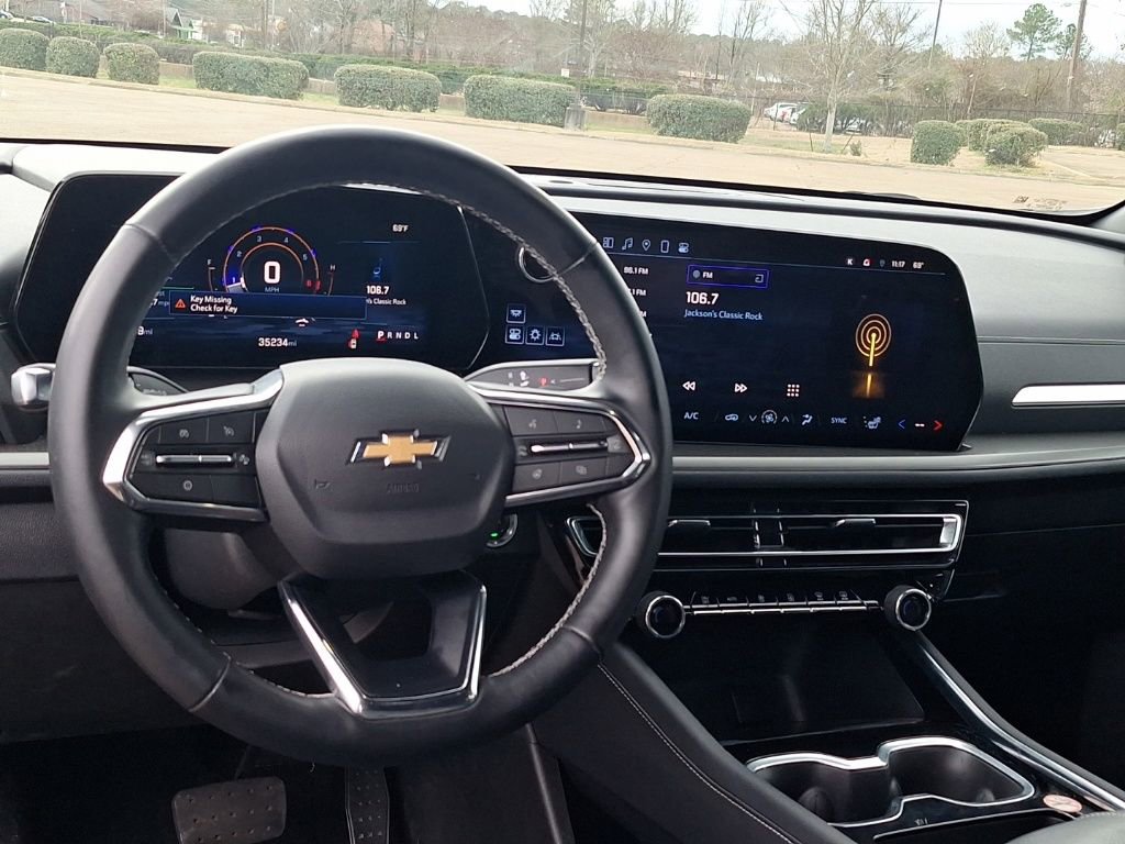 Used 2025 Chevrolet Traverse LT video 3