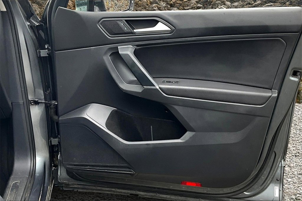 Used 2020 Volkswagen Tiguan SE R-Line image 20