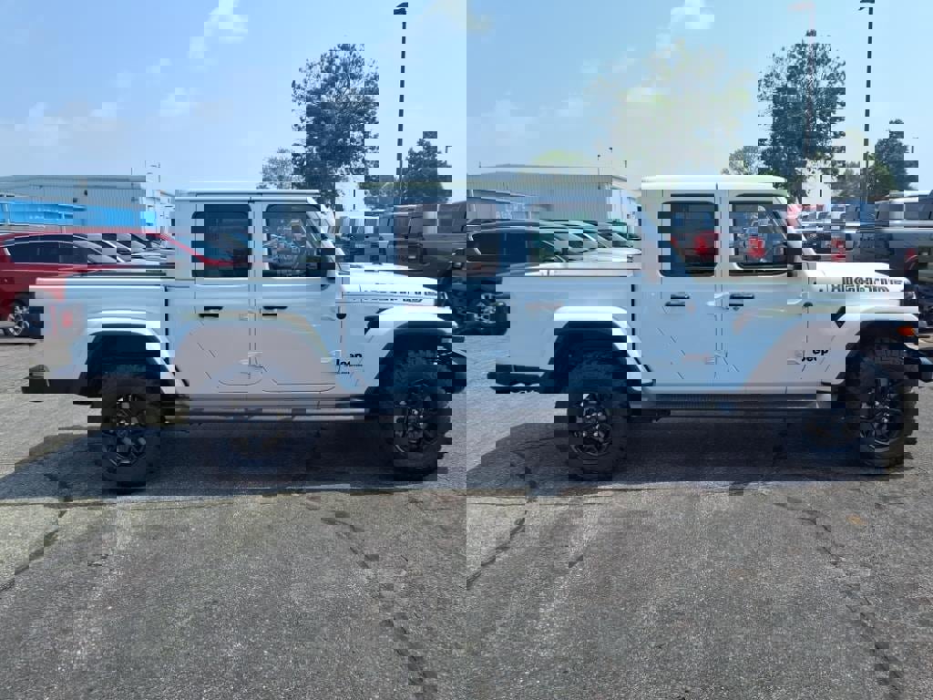 New 2025 Jeep Gladiator Sport image 18