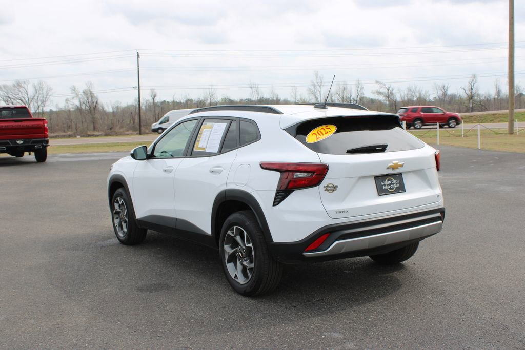 Used 2025 Chevrolet Trax LT image 7